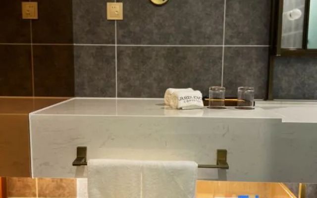 Zhe Fei Hotel (Urumqi Dade Zhongyinggong Subway Station）