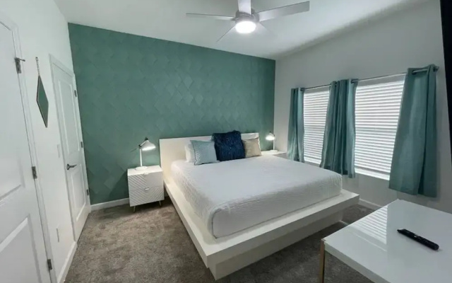 SL 4Br Walking Distance to Club