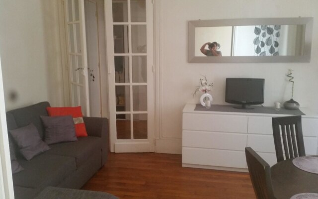 Bright & Modern One-bedroom Apartment With in Paris, Near Sacre Coeur /
