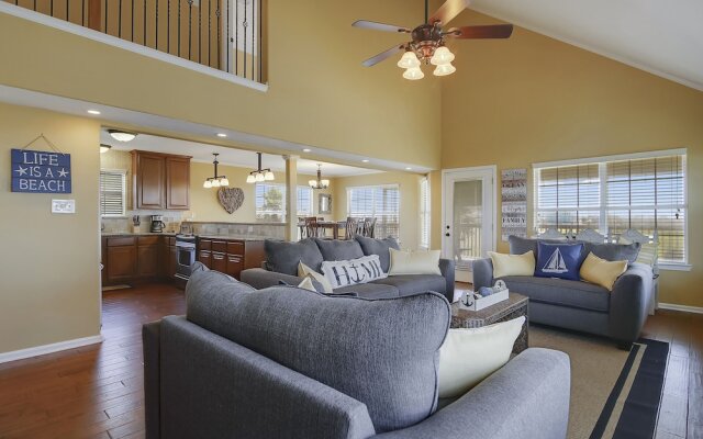 Beach Retreat 4 Bedrooms 2.5 Bathrooms Home