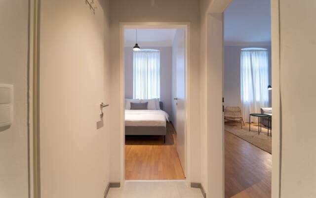 Cozy and Quiet Apartment in Beautiful Neighborhood