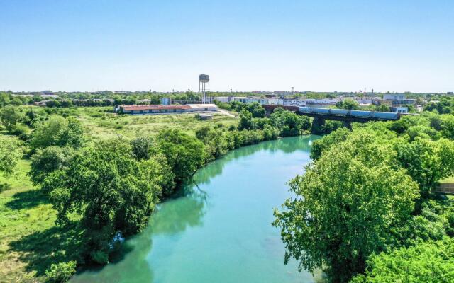 Seele Street River Retreat SS B11