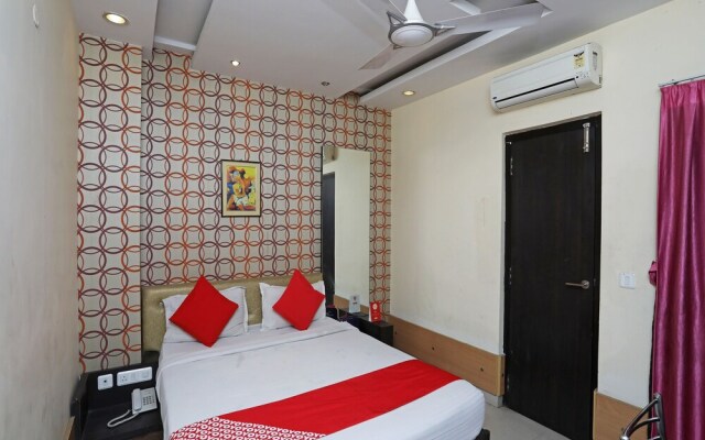 OYO 28439 Skylark Hotel
