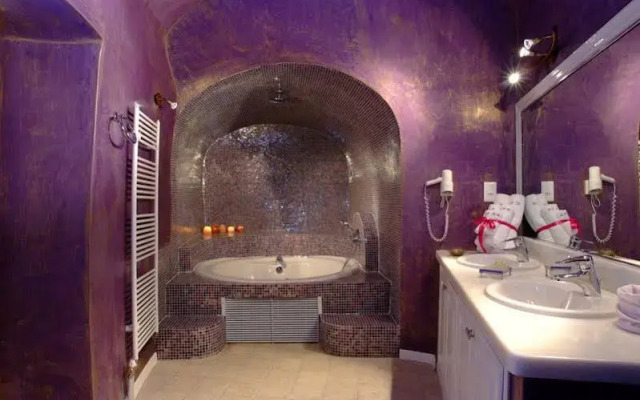 Adamis Majesty Suites