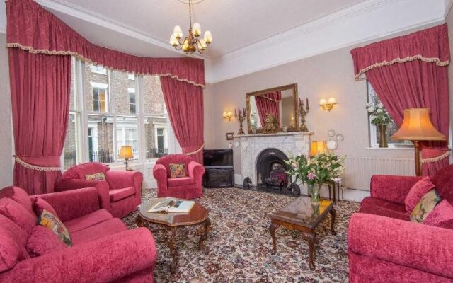 Alhambra Court Hotel