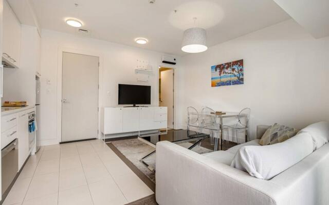 Bright & Modern Auckland Cbd Apartment