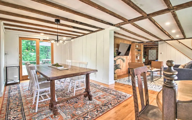 Renovated Farmhouse < 1 Mile to Okemo Mountain!
