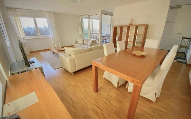 Your bright and spacious apartment by the lake