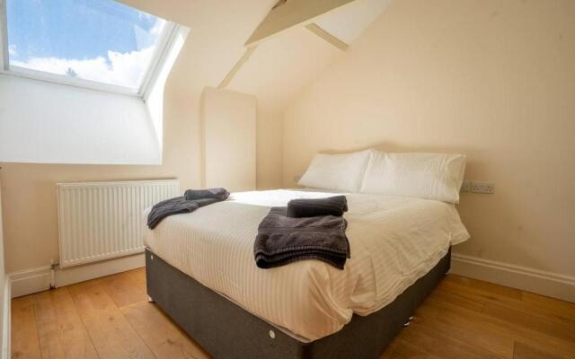 Charming 1-bed Loft in Caerleon