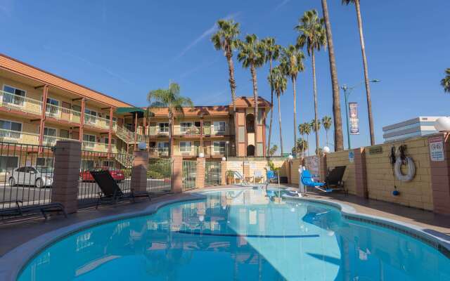 Super 8 by Wyndham Anaheim/Disneyland Drive