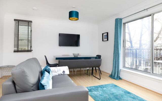 JOIVY Bright 3-Bed Flat Overlooking The Clyde
