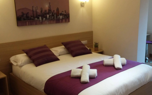 Hostal Barcelona Travel