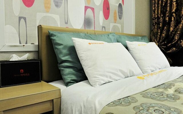 Iris Hotel