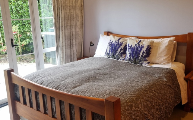 Lavender Cottage at Akaroa Lavender – Guest Rooms – Duvauchelle