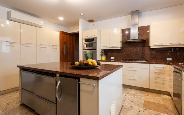 Amazing 6BR 2Pools - Sundeck & BBQ