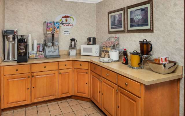 Super 8 by Wyndham Burlington NC