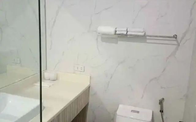 Rosh Hotel