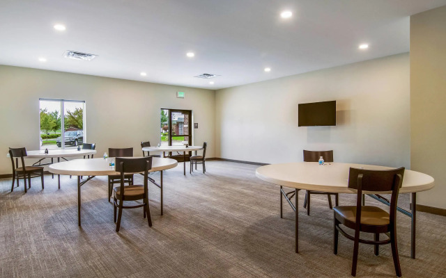 Comfort Suites Wooster near University Campus