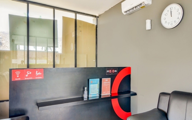 Super OYO Collection O 28 Urban Town Apartment Karawang