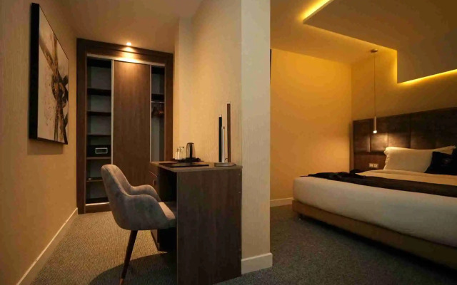 Ad Hotel Pont D'Hydra