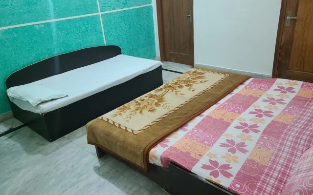 Roomshala 153 Hotel Krishnashrya
