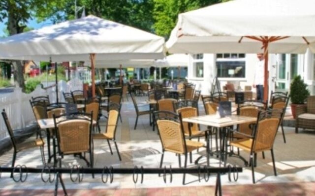 Hotel & Café Strandeck