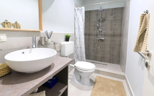 Deluxe Adria Square Studios