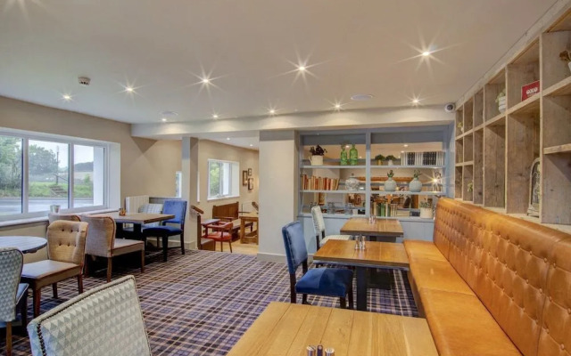Gissons Hotel by OYO Rooms
