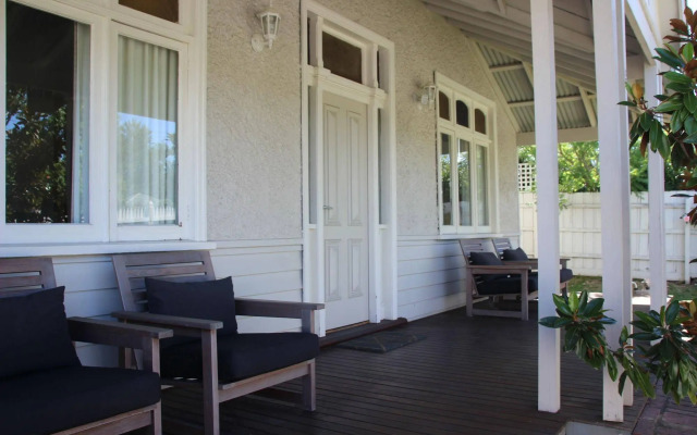 Healesville House - Magnolia House