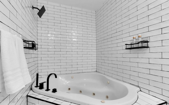 Stylish & Modern 4BD Home