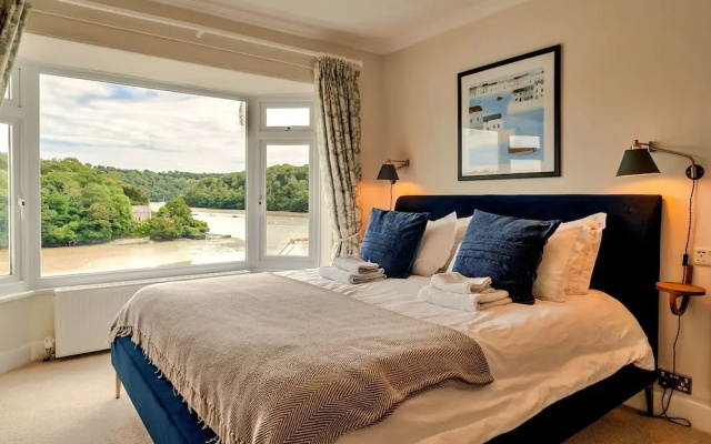 Stunning Waterfront Retreat With Hot Tub, No Deposit