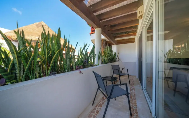 Luxury 1 BR Condo with Pool - Kaan 304