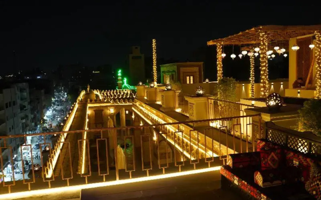 Pyramids Khan Hotel