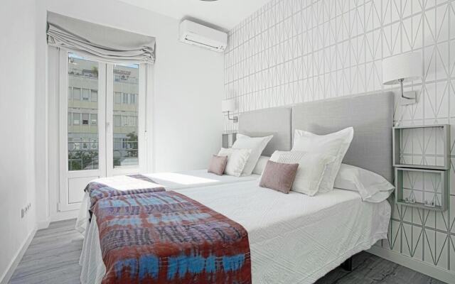 The Best Location, 8pax, 3BD & 2Bth, Reina Sofia II