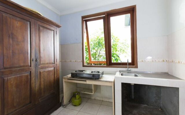 RedDoorz near Pasar Santa