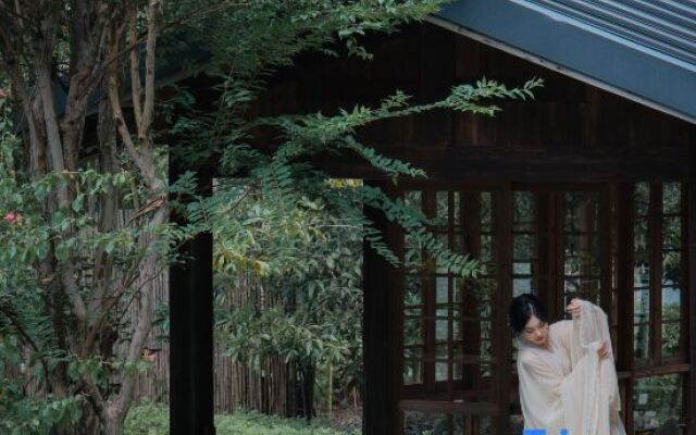 Wuyishan Six Shang · Waterfront Mountains and Beautiful Stays