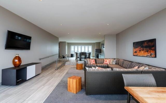 16th FL Bold CozySuites w/pool, gym, roof #1