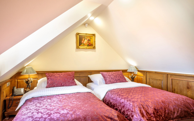 Iron Gate Hotel & Suites Prague by BHG