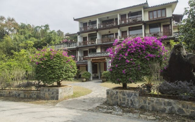 Snow Lion Riverside Resort