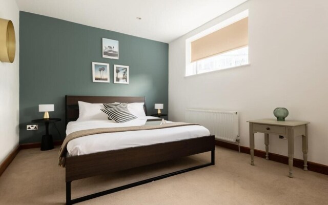 The Southwick Sanctuary - Large & Modern 6bdr with Terrace