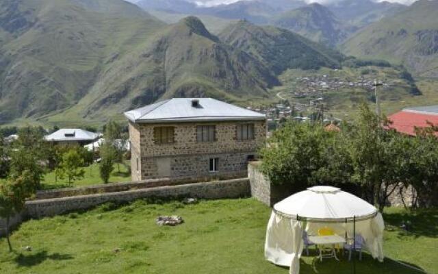 Kazbegi Guesthouse Lela