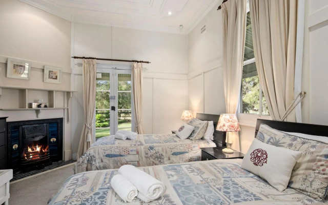 Brokenback Vineyard Luxe Homestead at Oakvale Wines