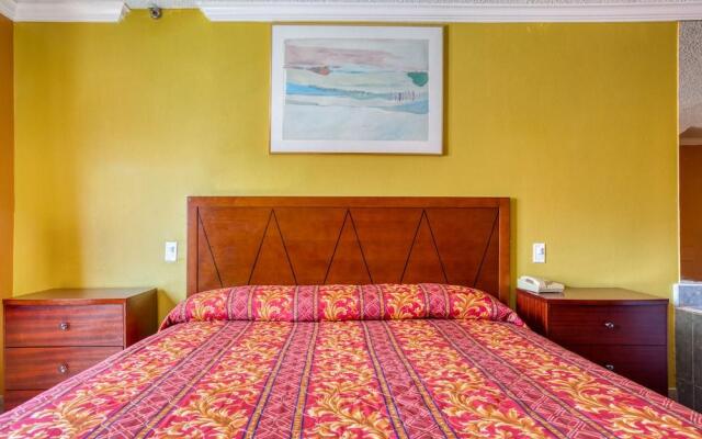 Passport Inn & Suites Corona Hotel