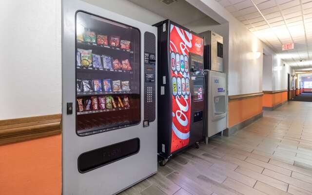 Motel 6 Indianapolis, IN - Southport