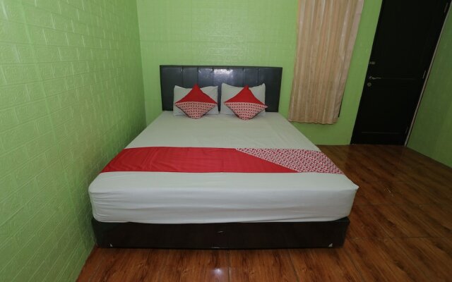 OYO 93021 Kost Dison