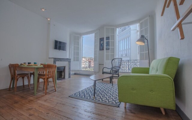 1189 Typical Apartment Halles de Bayonne