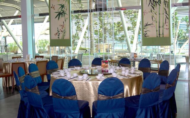 The Manor Luxury Suites & Apartments