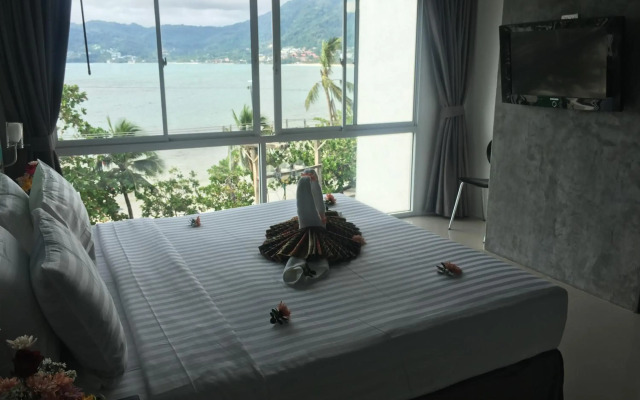 The Front Hotel and Apartment