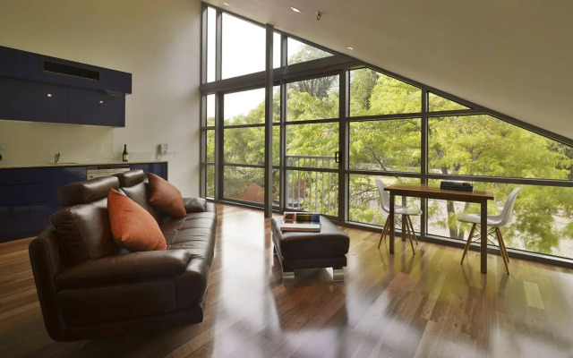 Salamanca Wharf Hotel