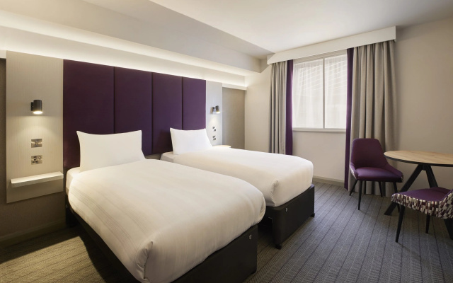 Premier Inn Heathrow Airport T2 & T3 (Bath Road)